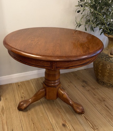 Traditional oak style round - style,